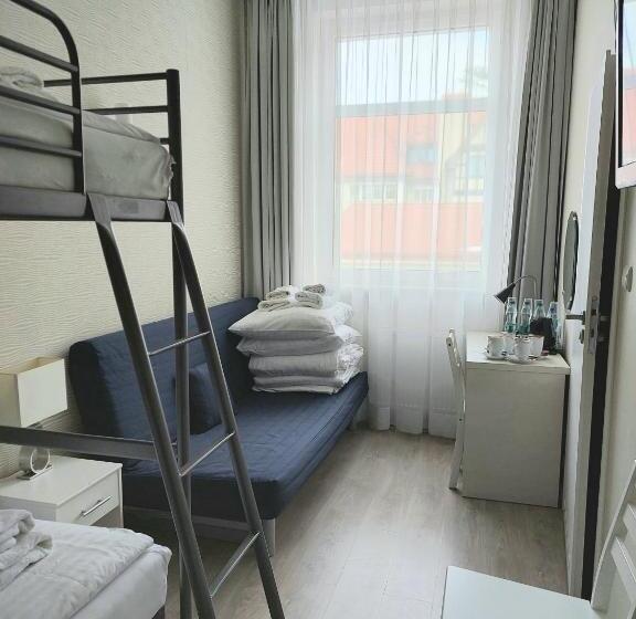 اتاق خانوادگی, Villa Flaming