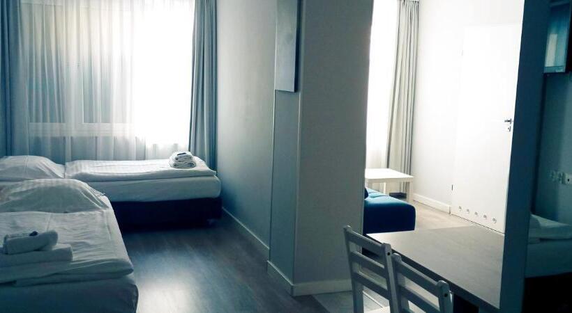 اتاق لوکس خانوادگی, Villa Flaming