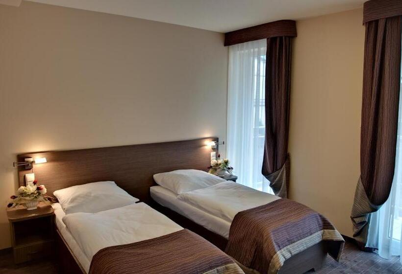 إستوديو قياسى, Villa Martini