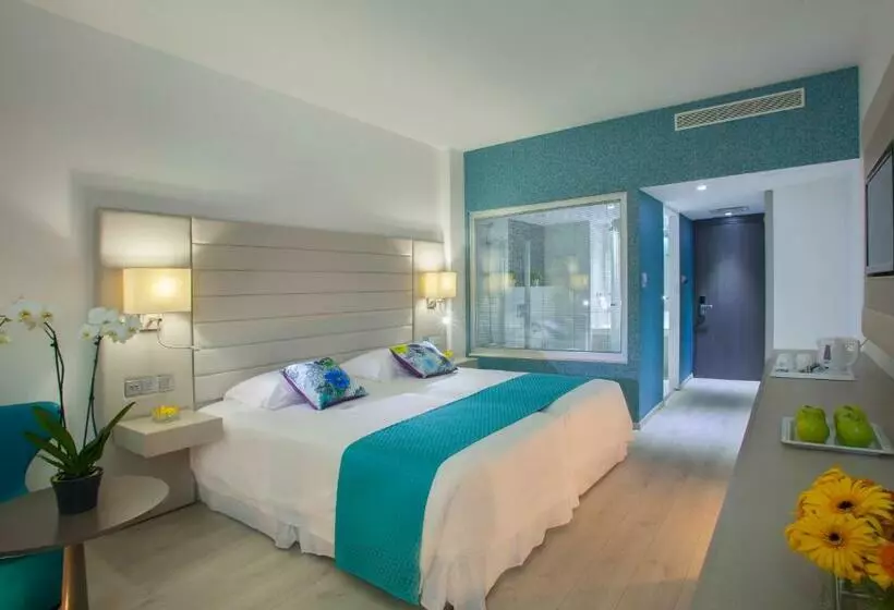 Superior Interior Room, King Evelthon Beach Hotel & Resort