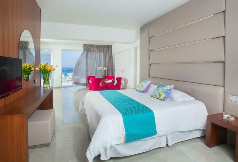 キングサイズベッドのスイートルーム, King Evelthon Beach Hotel & Resort
