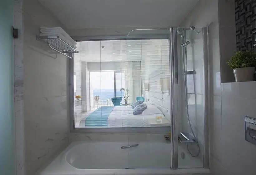Standard swim-up room, King Evelthon Beach Hotel & Resort