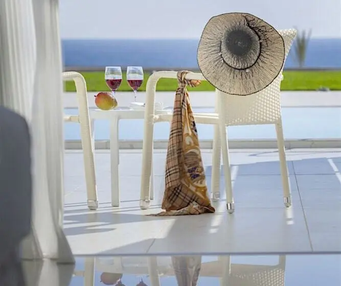 Standard swim-up room, King Evelthon Beach Hotel & Resort