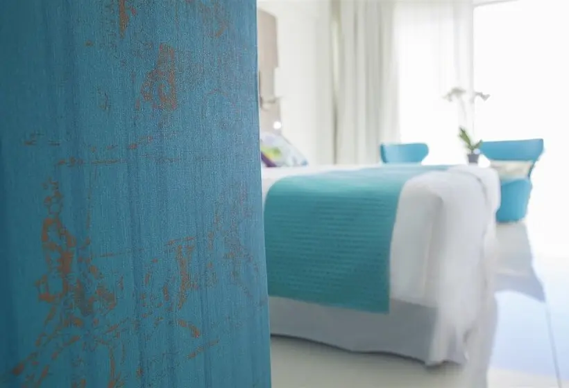 Standard swim-up room, King Evelthon Beach Hotel & Resort