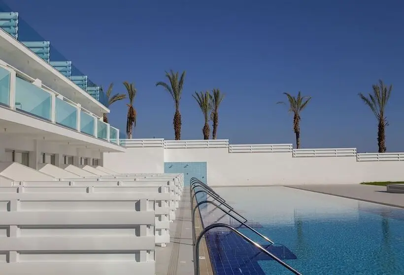 Standard swim-up room, King Evelthon Beach Hotel & Resort