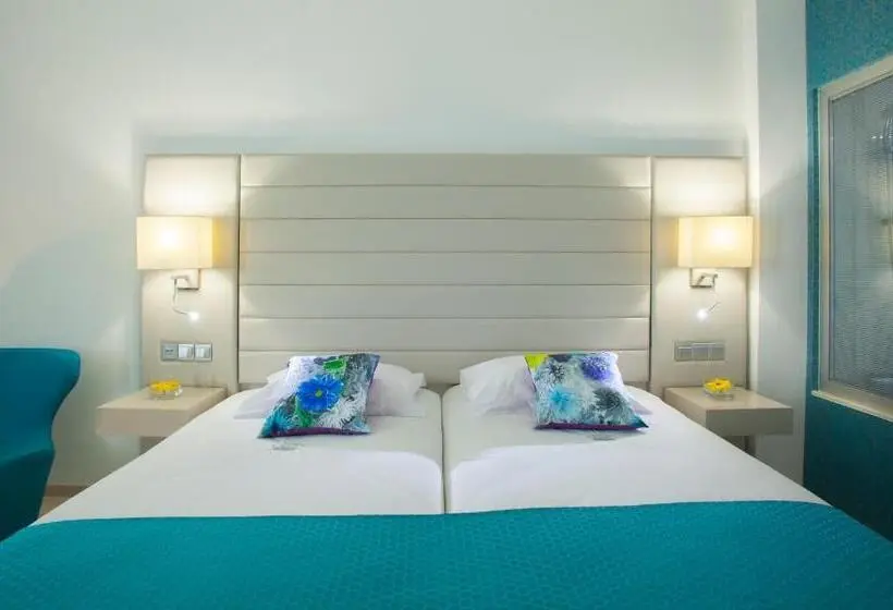 Superior Interior Room, King Evelthon Beach Hotel & Resort