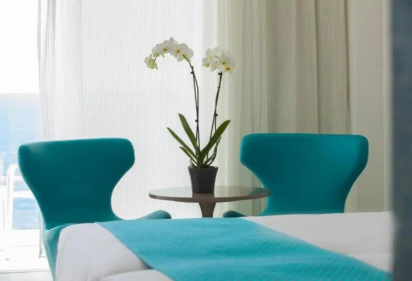 اتاق سوپریور با چشم‌انداز دریا, King Evelthon Beach Hotel & Resort