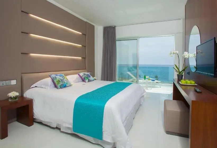 سوییت جونیور با چشم‌انداز دریا, King Evelthon Beach Hotel & Resort