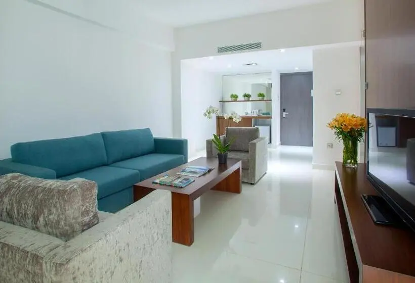 سوئیت با تخت بزرگ, King Evelthon Beach Hotel & Resort