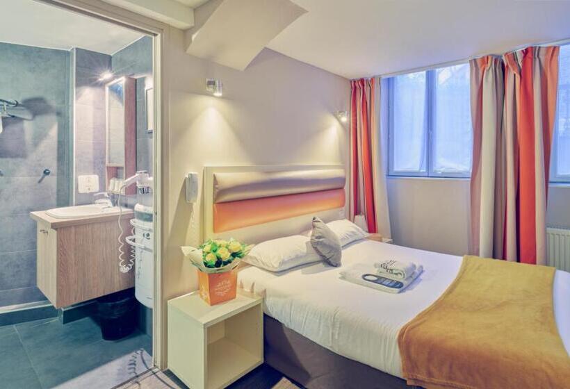 Номер Стандарт Трехместный, Adonis Hotel Strasbourg