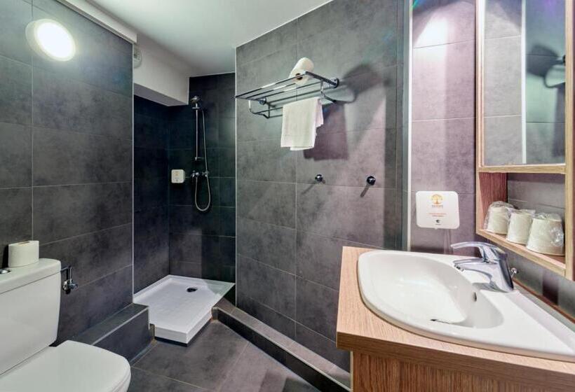 Номер Стандарт Трехместный, Adonis Hotel Strasbourg