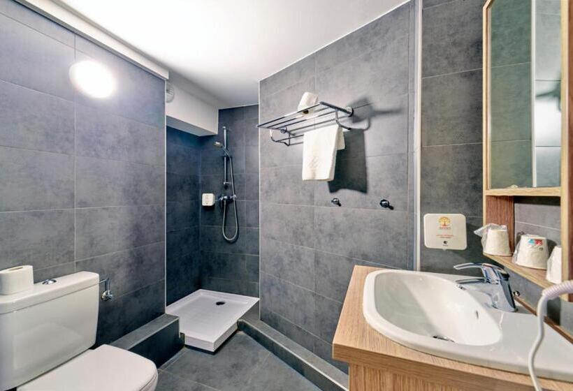 Номер Стандарт Трехместный, Adonis Hotel Strasbourg