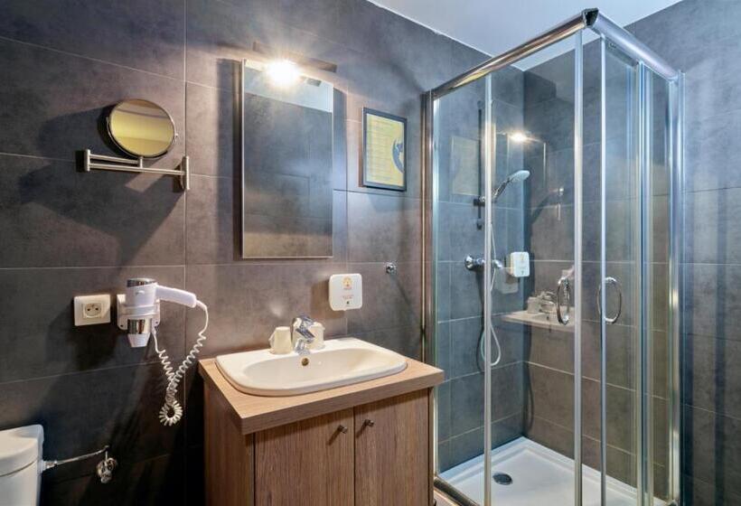 Семейный Номер, Adonis Hotel Strasbourg