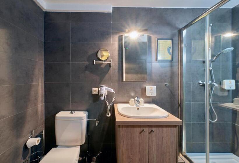 Семейный Номер, Adonis Hotel Strasbourg