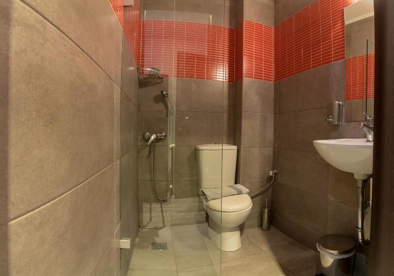 标准单人间, Cosmopolit