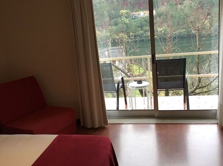 로맨틱 룸, Eco Salvador