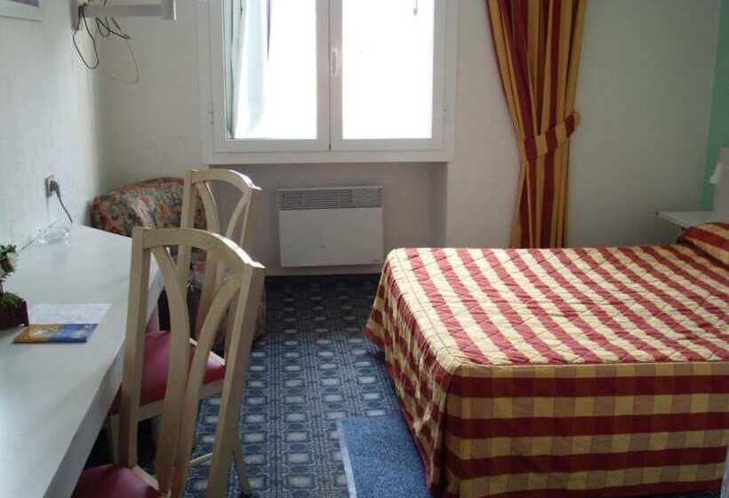 Номер Комфорт, Hôtel Claridge S