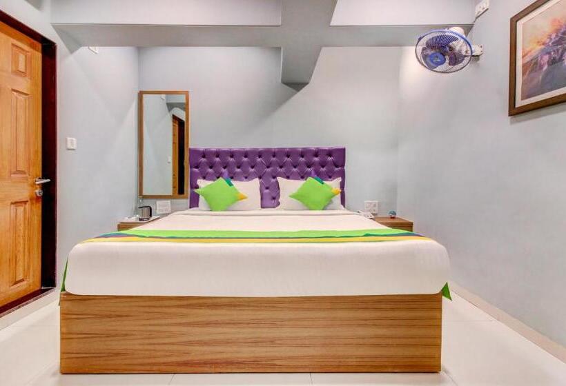 Economy Yhden Hengen Huone, Treebo Cruz Royale Santacruz West