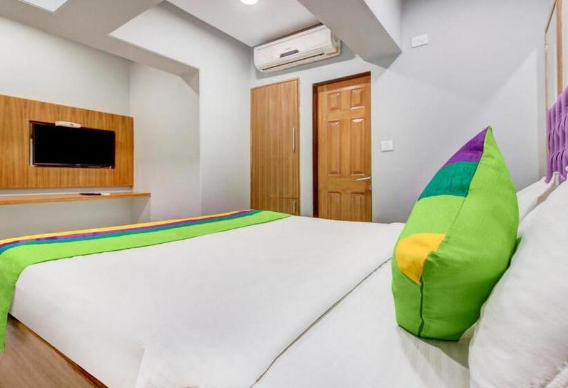 Economy Yhden Hengen Huone, Treebo Cruz Royale Santacruz West