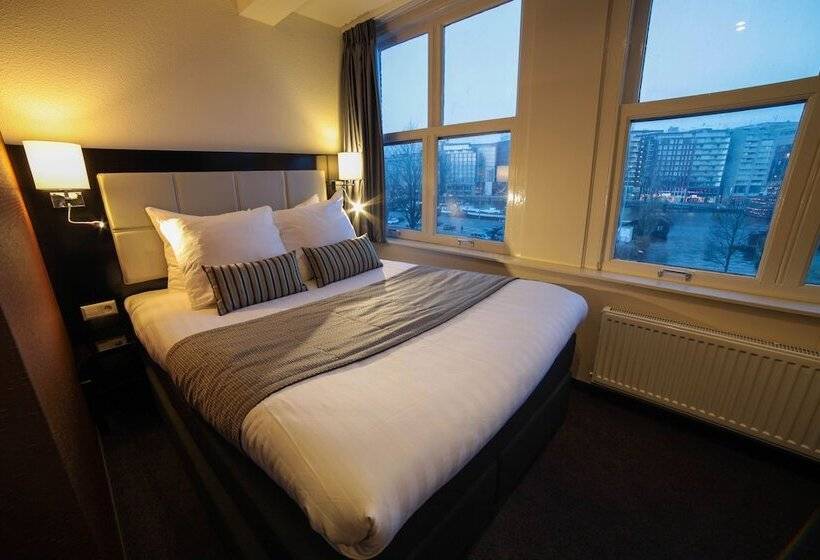 غرفة قياسية ثلاثية, Mansion