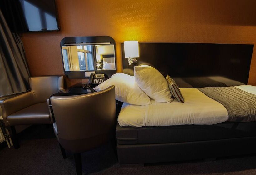 غرفة قياسية ثلاثية, Mansion