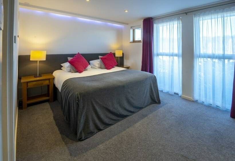 آپارتمان لوکس 2 خوابه, Portavadie