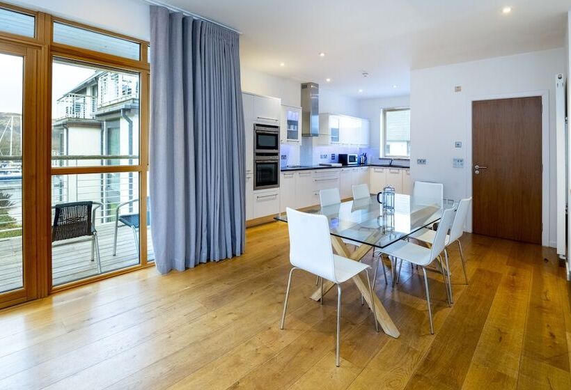 آپارتمان لوکس 2 خوابه, Portavadie