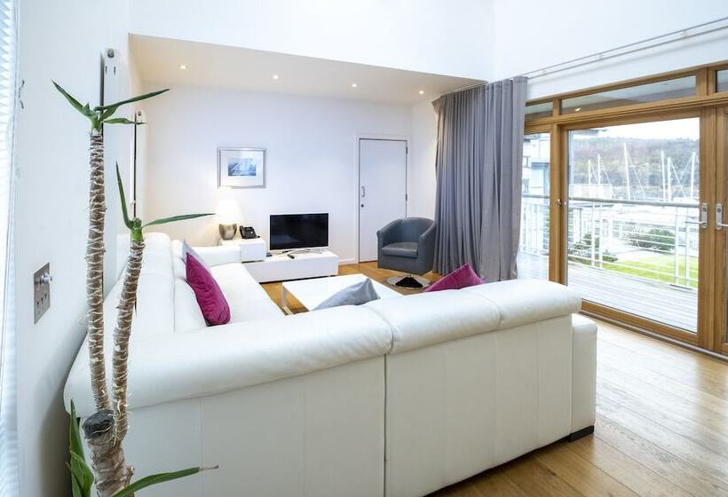 آپارتمان لوکس 2 خوابه, Portavadie