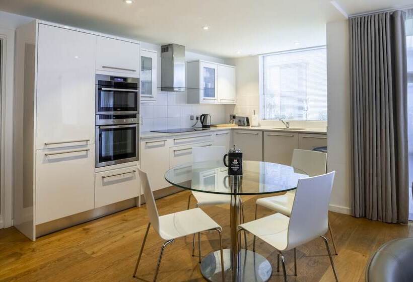 آپارتمان لوکس 2 خوابه, Portavadie