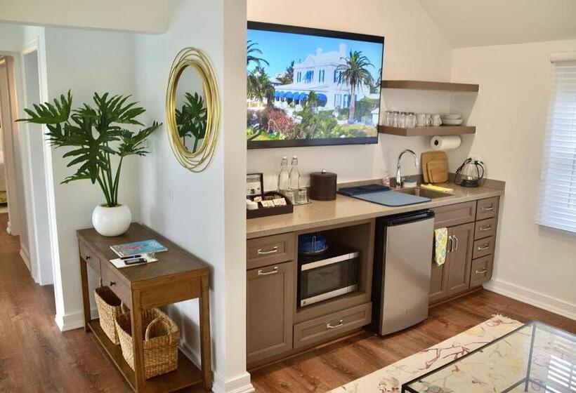 سوییت, Rosedon Adults Only From Jan 2025