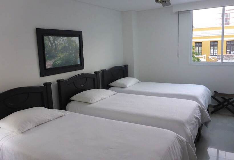 חדר סטנדרט לשלושה, Santa Marta Real