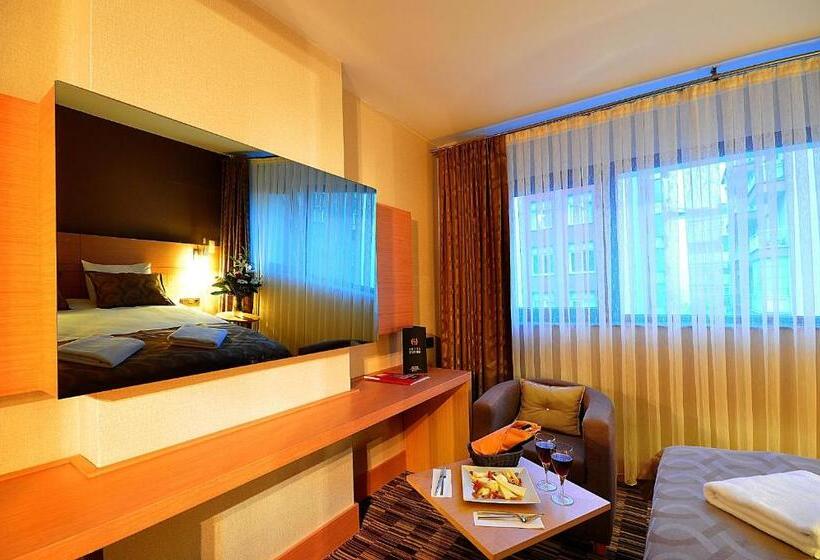 اتاق لوکس با تخت بزرگ, Starton