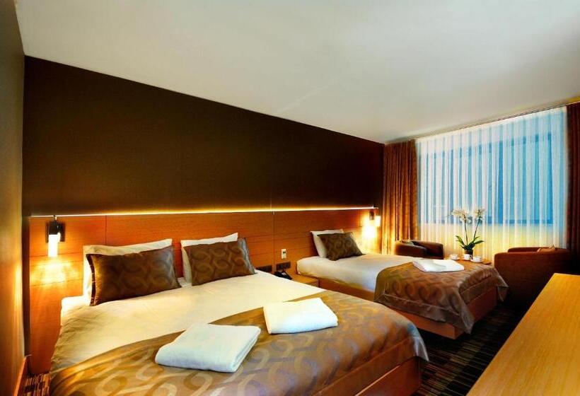 اتاق خانوادگی, Starton