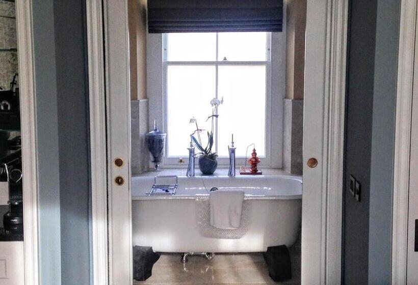 اتاق استاندارد با وان آب گرم, The Gainsborough Bath Spa   Small Luxury Hotels Of The World