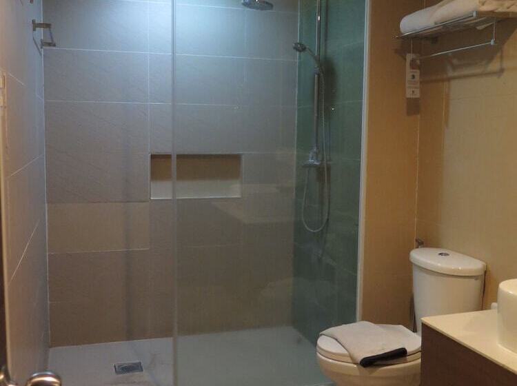 Номер Deluxe, The Ritz Hotel At Garden Oases