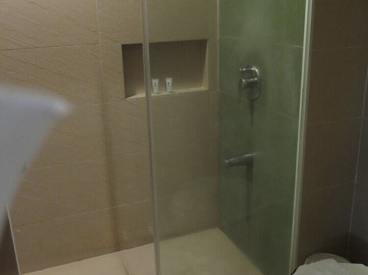 اتاق لوکس, The Ritz Hotel At Garden Oases