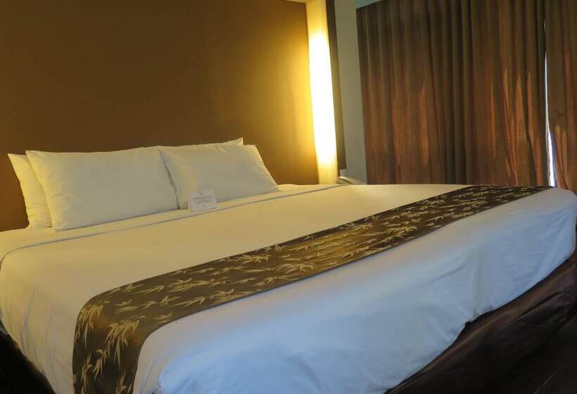Номер Deluxe, The Ritz Hotel At Garden Oases
