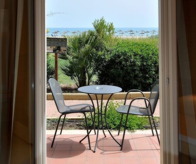 اتاق سوپریور چهار تخته, Sikania Eco Resort