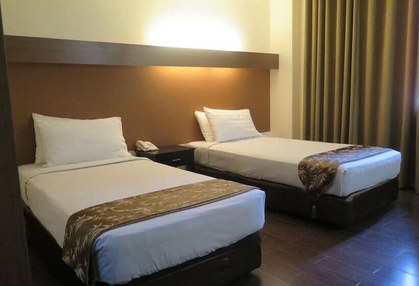 Номер Deluxe, The Ritz Hotel At Garden Oases