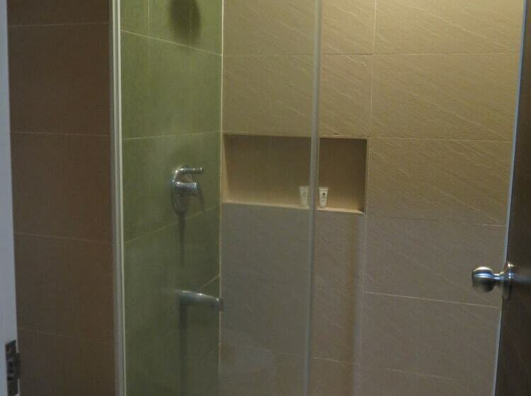 اتاق لوکس, The Ritz Hotel At Garden Oases