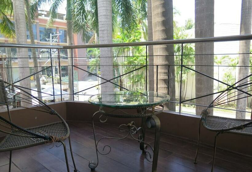 اتاق سوپریور, The Ritz Hotel At Garden Oases