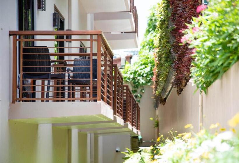 غرفة ديلوكس ثلاثية, Giraffe Boutique