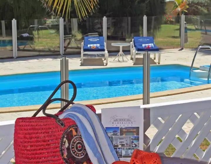 سوئیت با تخت بزرگ, Esmeralda Resort