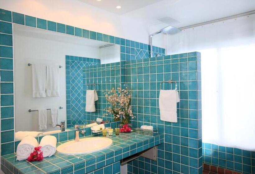 キングサイズベッドのデラックススイート, Esmeralda Resort