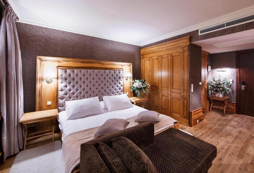 シングルデラックスルーム, Krol Kazimierz