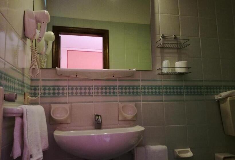 חדר סטנדרט לשלושה, La Passeggiata