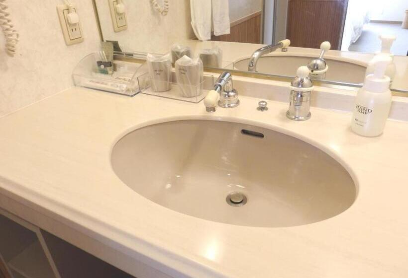 חדר דלוקס, New Tanaka