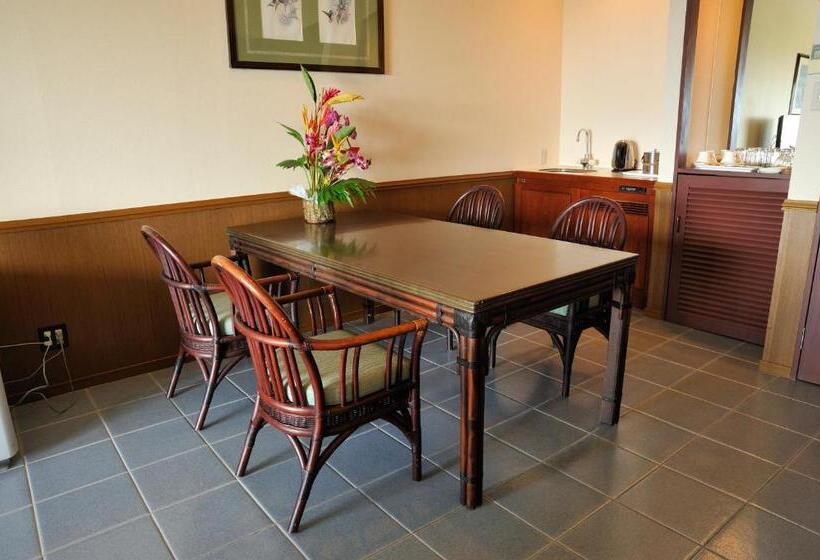 Люкс Клуб, Okinawa Kariyushi Resort Exes Ishigaki