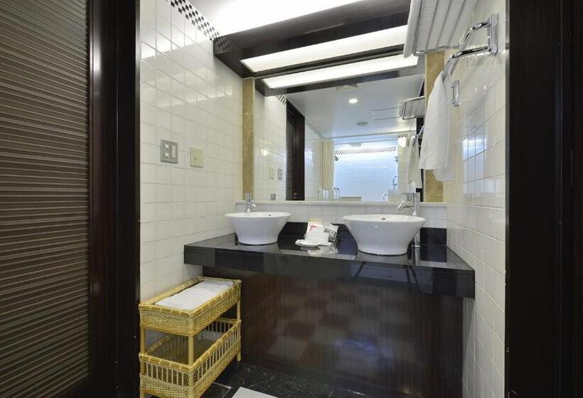 Люкс Клуб, Okinawa Kariyushi Resort Exes Ishigaki