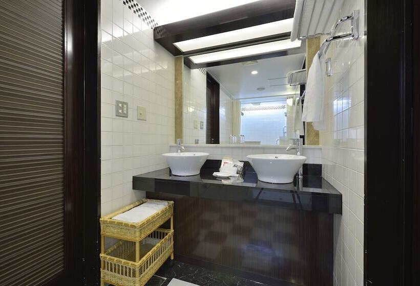 جناح كلوب, Okinawa Kariyushi Resort Exes Ishigaki